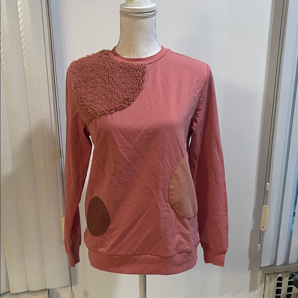 NWOT Salmon color Sweatshirt with Textured Patches Size extra small